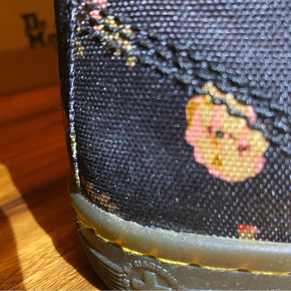 DR. MARTENS Shoreditch Floral Canvas Boot - Picture 12 of 12